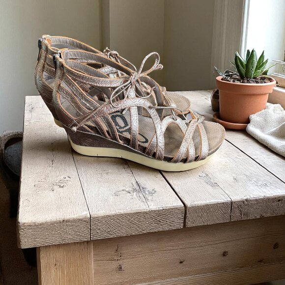 OTBT Nomadic Wedge Sandals Womens Size 8.5 Leather Pewter Color - Picture 3 of 13